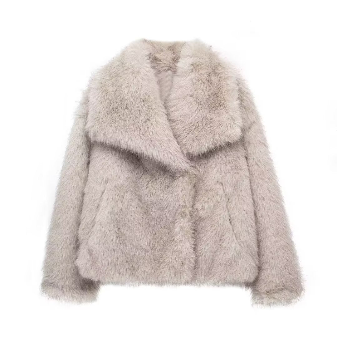 An impressive Synthetic Fur coat for Ladies